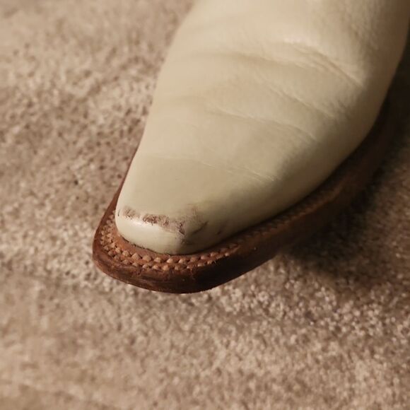 Dos De Oro Women's White Leather Western Boots w/ Gold Stitch Detailing Size 6 - Picture 6 of 14